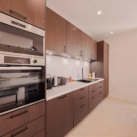 - 2 Bedrooms And 2 Bathrooms - Leo Cannes